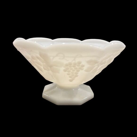 Vintage 9 inch Anchor Hocking milk glass grape and leaf pedestal fruit bowl - Picture 2 of 9